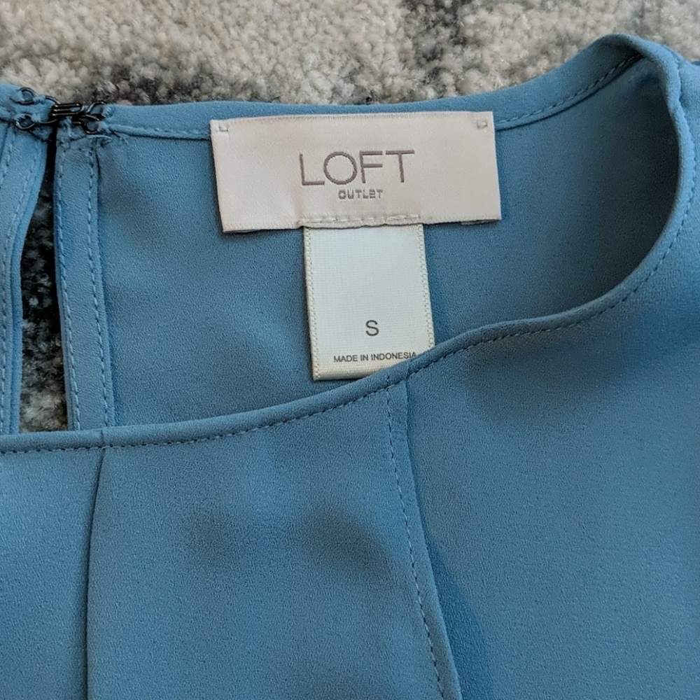 Nwot loft outlet sleeveless blouse - Picture 3 of 5
